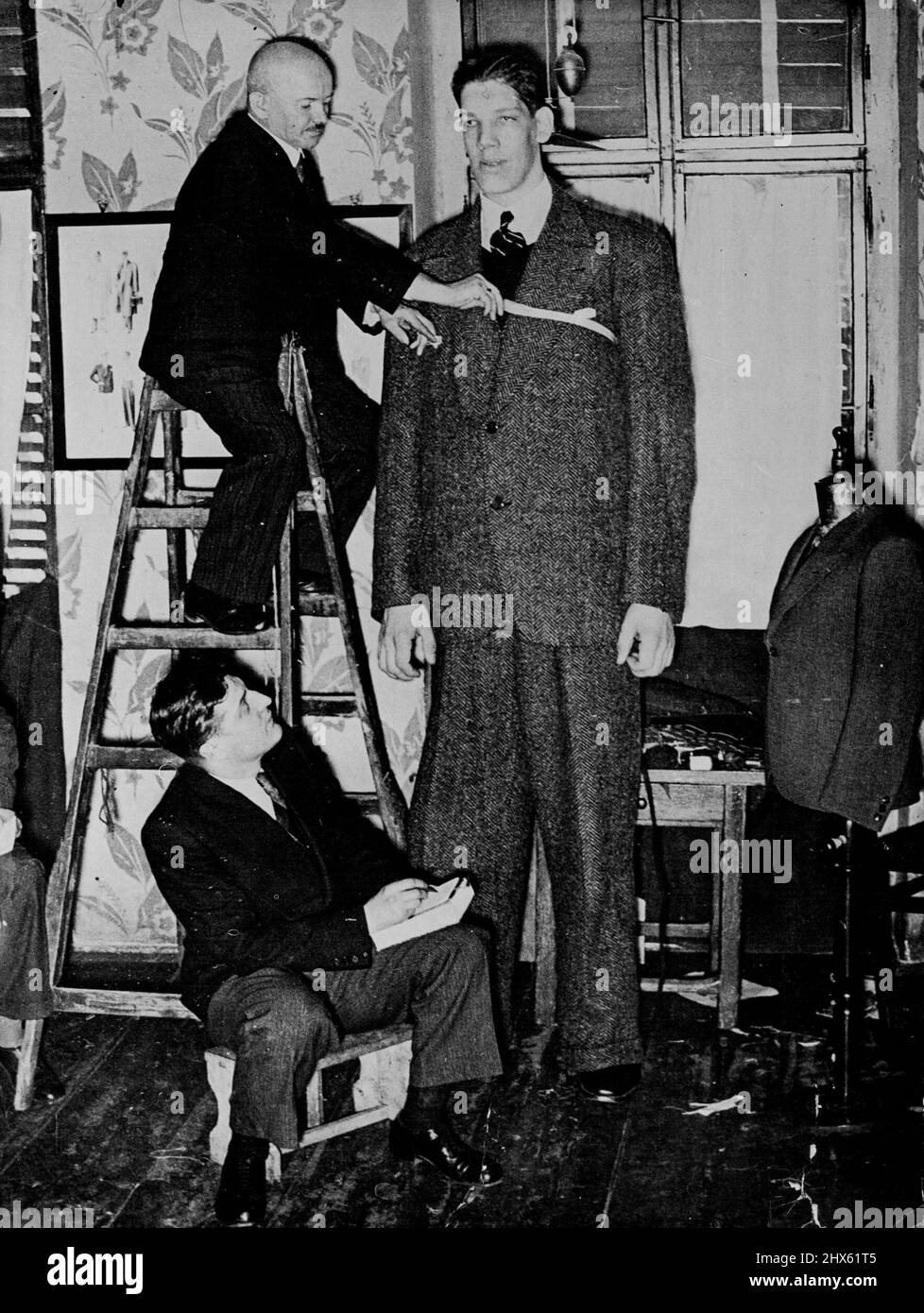 103 Feet Tall Black And White Stock Photos Images Alamy 103-feet-tall-black-and-white-stock-photos-images-alamy
