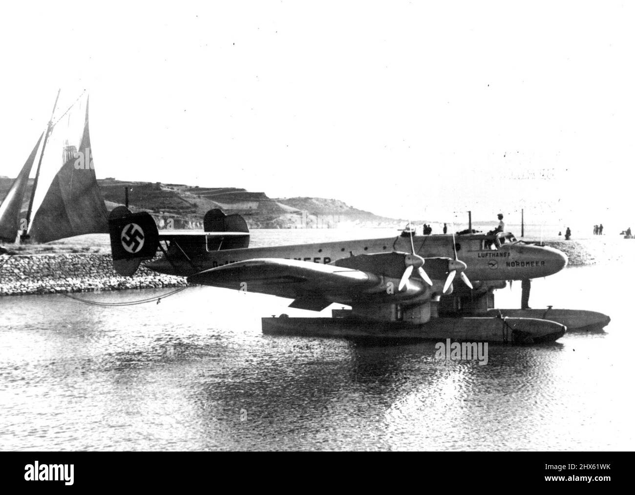 United States Air Service -- The German four-engined 'Nordemeer' arrived Lisbon, and left there at 10 O'clock for Horta (Azora ***** with its Commander the Airman Blackenburg, Comte de victories Federation, the pilot, Count Schack, Flight Captain von Buddenrock, a wireless operator, a mechanic and the Portuguese Wing Commander Carlos Beja, representing the Portuguese Government. From Horta, the 'Nordmeer' will be catapulted by the S.S. 'Frizenlands' on her journey to the U.S.A. On the return jou Stock Photo