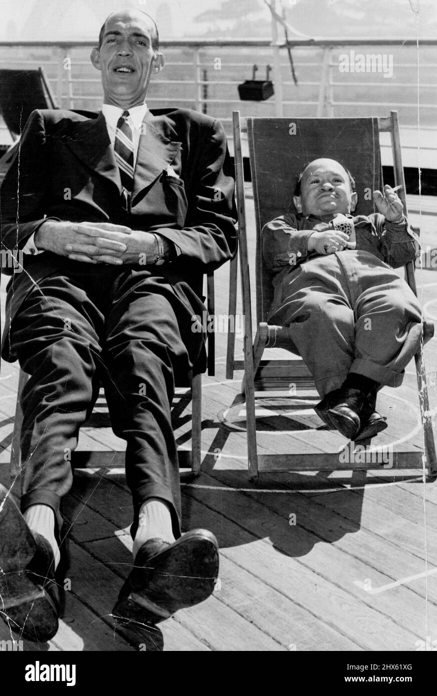 But actually it's Henry Hite, 7ft 9in giant and Stanley Ross 3ft 2in