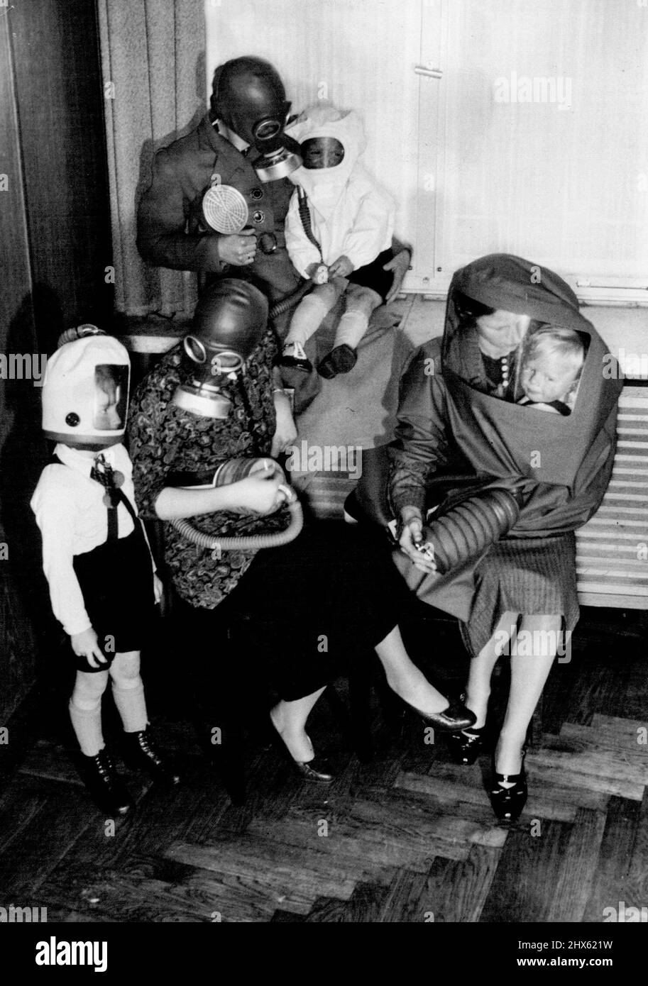 Gas protection for children U. B. shows gas hoods for the youngest