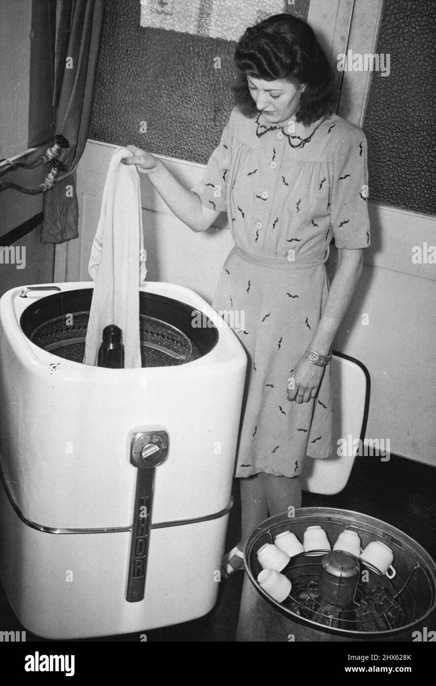 Woman using washing machine Black and White Stock Photos & Images Alamy