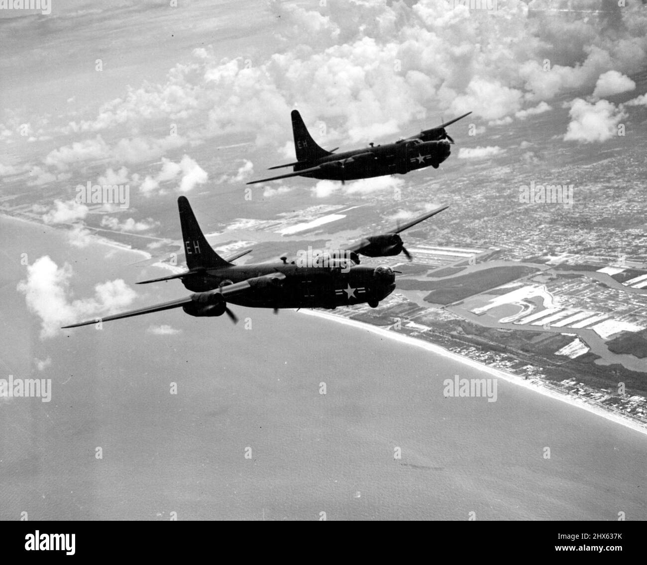 Hurricane Hunters (Sixth of Nine). Florida's coastline fades away as two hurricane-hunting privateers heal southward toward the breeding ground on the tropical blows in the Caribbean and the Atlantic. The busy season will really get going in August, September and October. June 24, 1949. (Photo by ACME Roto Service). Stock Photo
