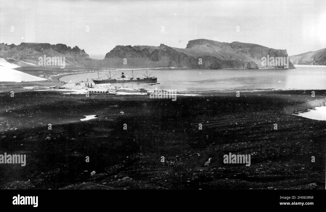 First Photos Wilkins-Hearst Antarctic Expedition. A view of the Harbor of deception island from the plane landing field here used by Wilkins for takeoffs in his plane. March 14, 1929. (Photo by Universal Service). Stock Photo