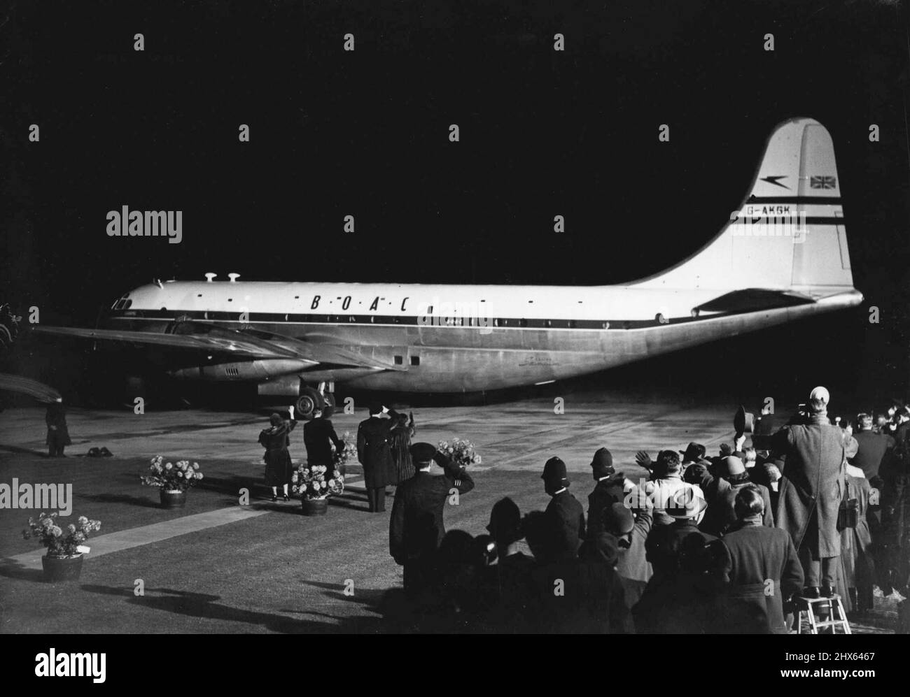 Last night the Queen and the Duke of Edinburgh left London Airport on the first stage of their historic, six-months tour of the Commonwealth. The Queen Mother and Princess Margaret wave goodbye as the B.O.A.C. Stratocruiser Canopus leaves London Airport taking the Queen and the Duke of Edinburgh to Bermuda. November 24, 1953. (Photo by Daily Mirror). Stock Photo
