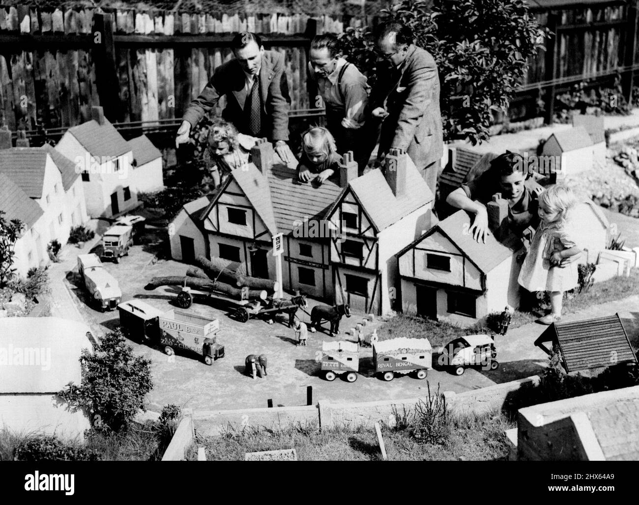 Teh Circus Comes To ToyTown Up the High Street of Toy Town, past