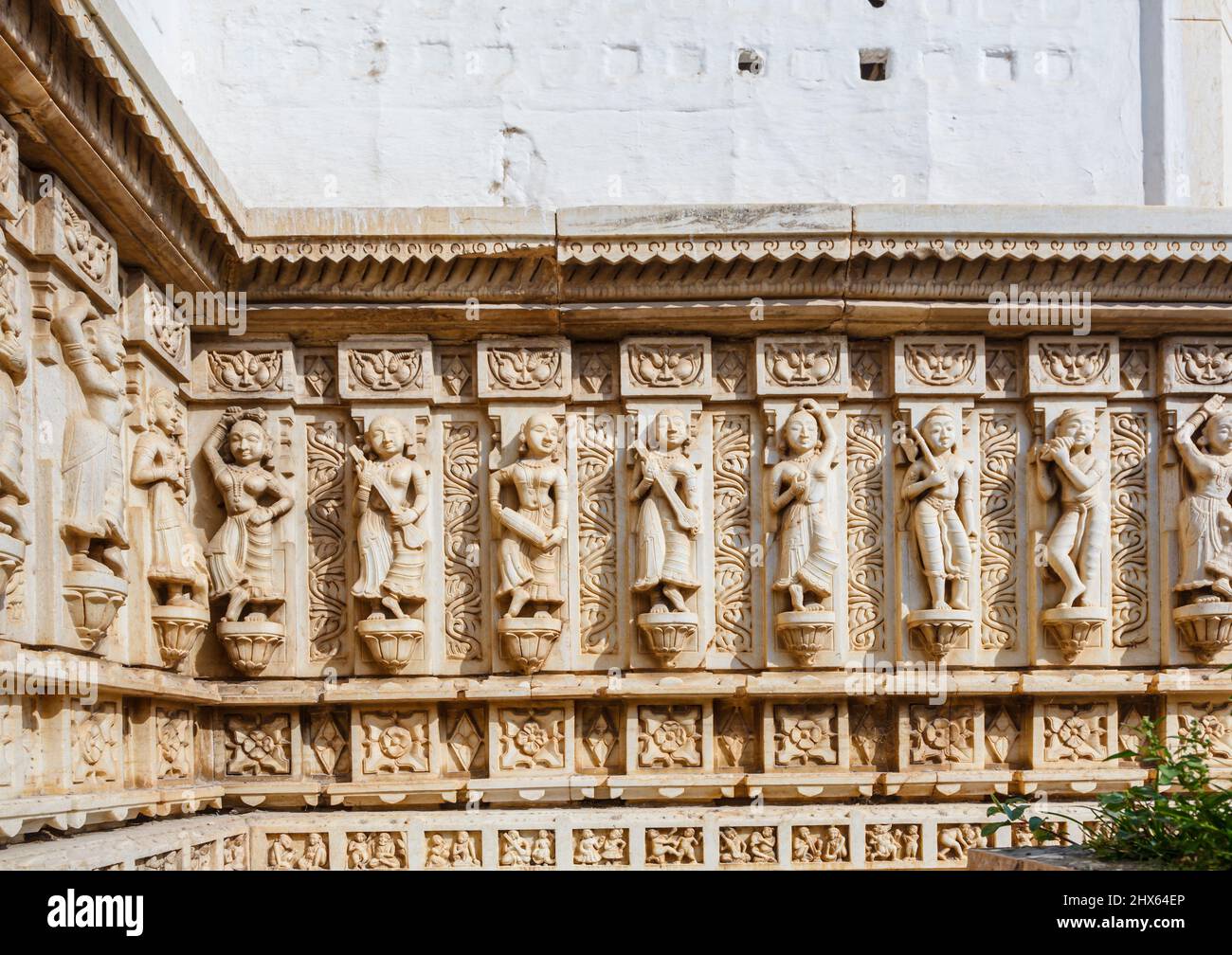 Wall carvings of female figures with musical instruments in the Hindu Shree Jagat Sheromani Ji Temple, Jagdish Chowk, Udaipur, Rajasthan, India Stock Photo