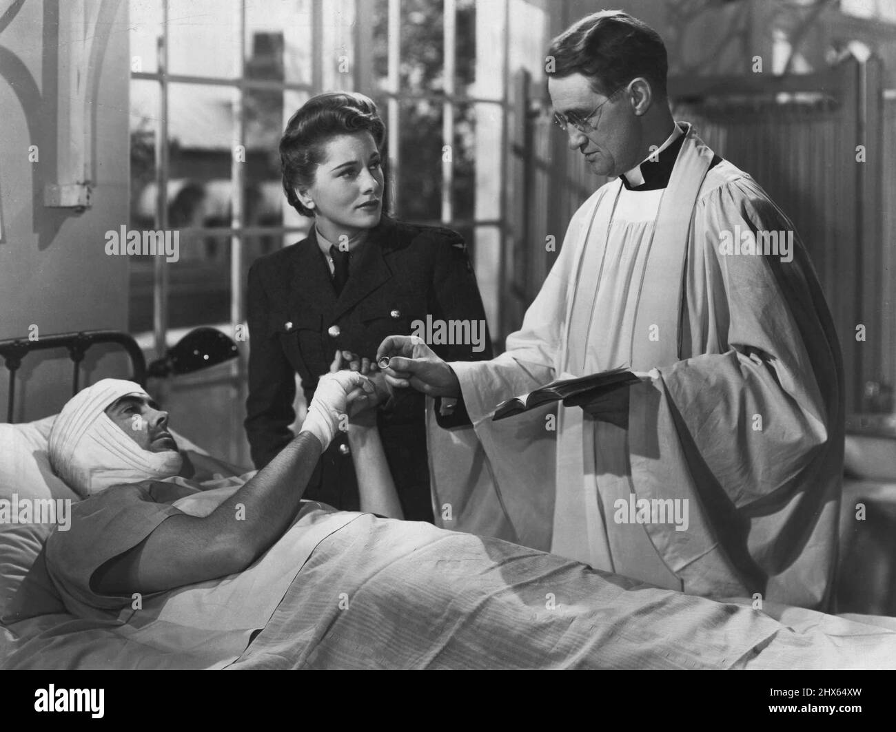 Tyrone Power, Joan Fontaine, in 'This Above All' with Thomas Mitchell, Henry Stephenson, Nigel Bruce, Gladys Cooper, Philip Merivale, Sara Allgood, Alexander Knox Produced by Darryl F. Zanuck. October 31, 1947. (Photo by A Twentieth Century Fox Pictures). Stock Photo