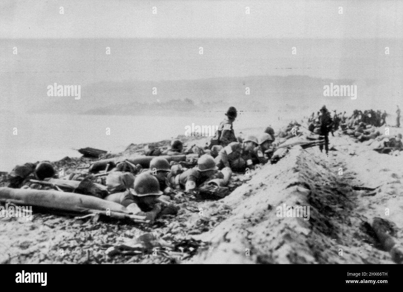 Yanks On Beach In Southern France -- U.S. Army medial men with their ...