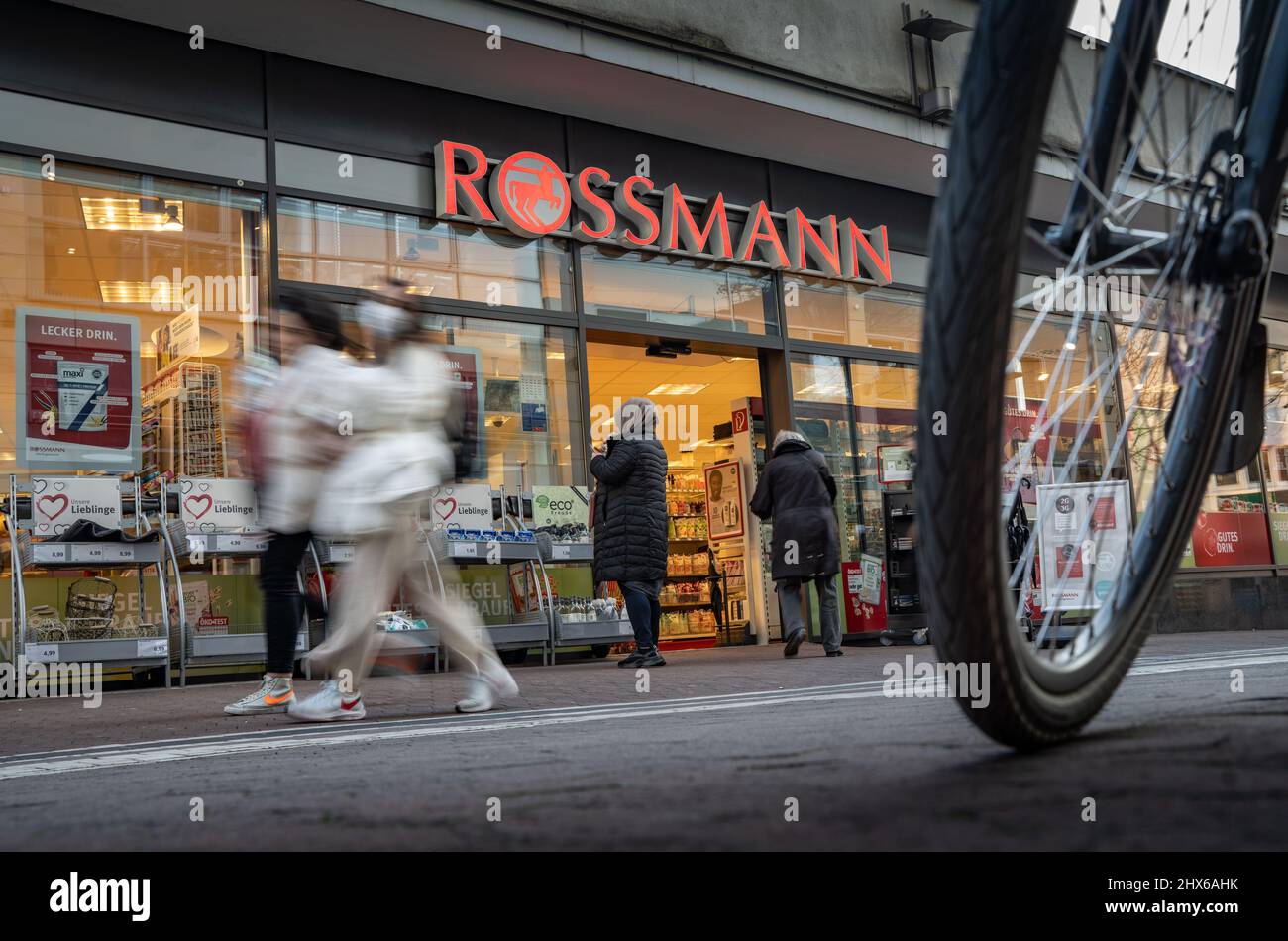 Mainz, Germany. 09th Mar, 2022. A customer enters a branch of the