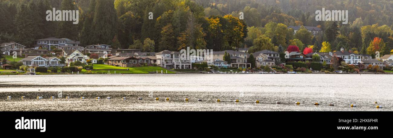 Panoramic view of lakeside houses - Washington State, USA Stock Photo