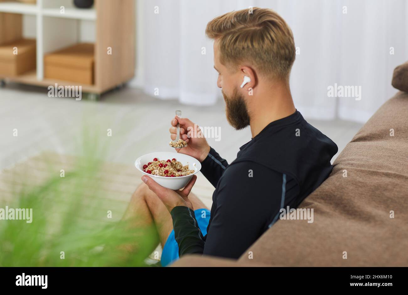 Athlete eating healthy meal hi-res stock photography and images - Alamy
