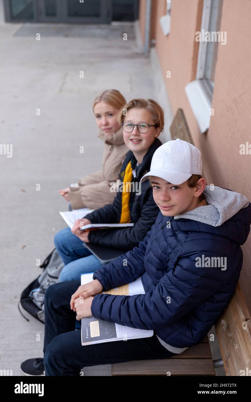 School children sitting on bench hi-res stock photography and images ...