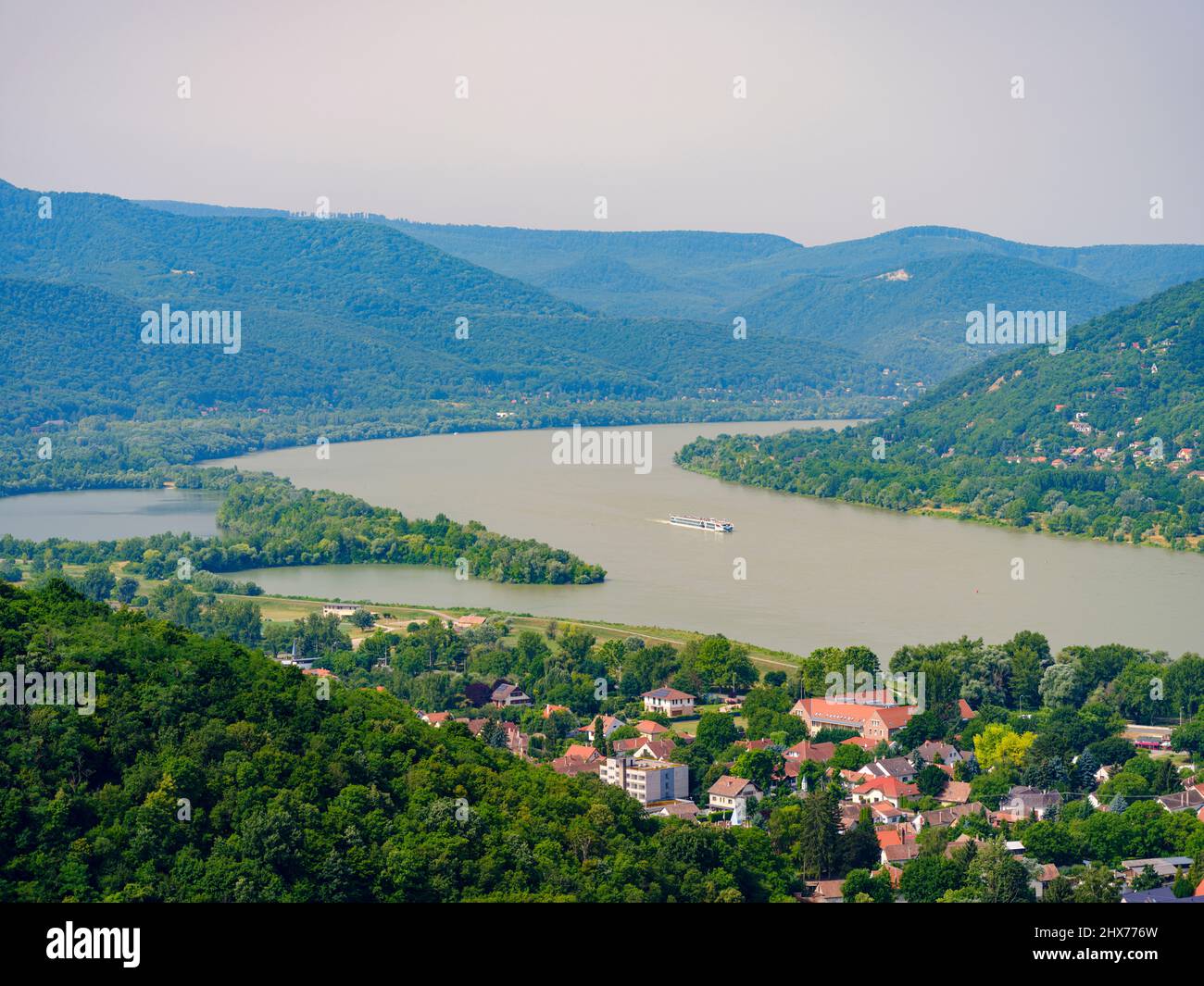 The Danube Bend near Visegrad, left the Pilis Mountains, right the Western Carpathian Mountains Europe, East Eruope, Hungary Stock Photo