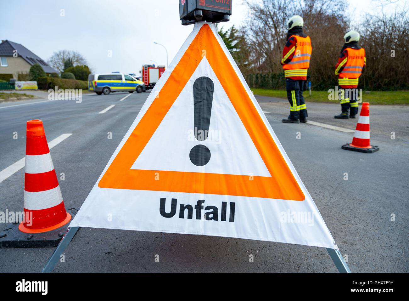 Wolgast, Germany. 09th Mar, 2022. Vehicles are stationary after an accident  on the federal highway 111 near the Wolgast district of Mahlzow (Usedom  Island). After a collision between two vehicles, the northern