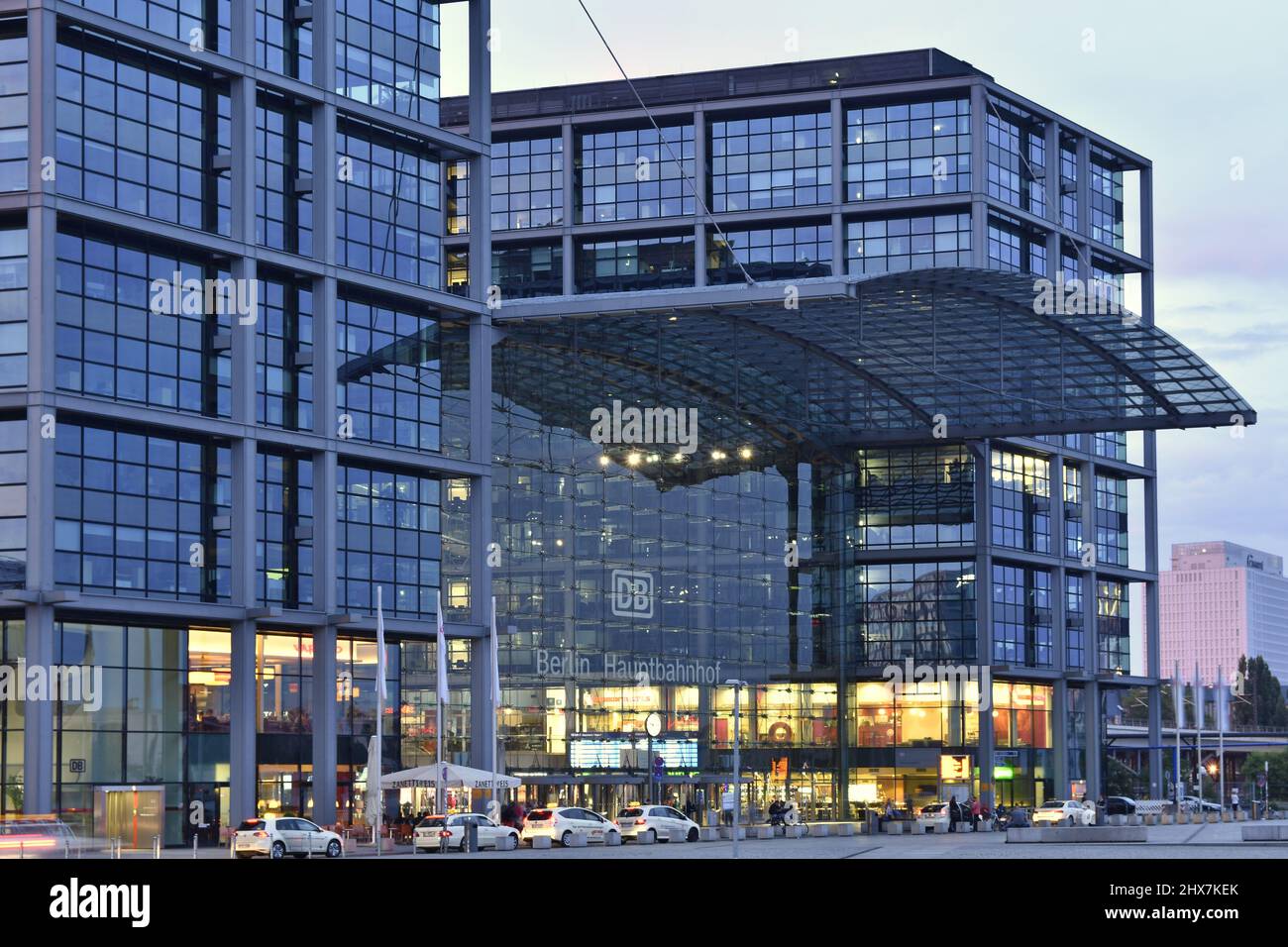 Berlin hauptbahnhof central railway hi-res stock photography and images ...