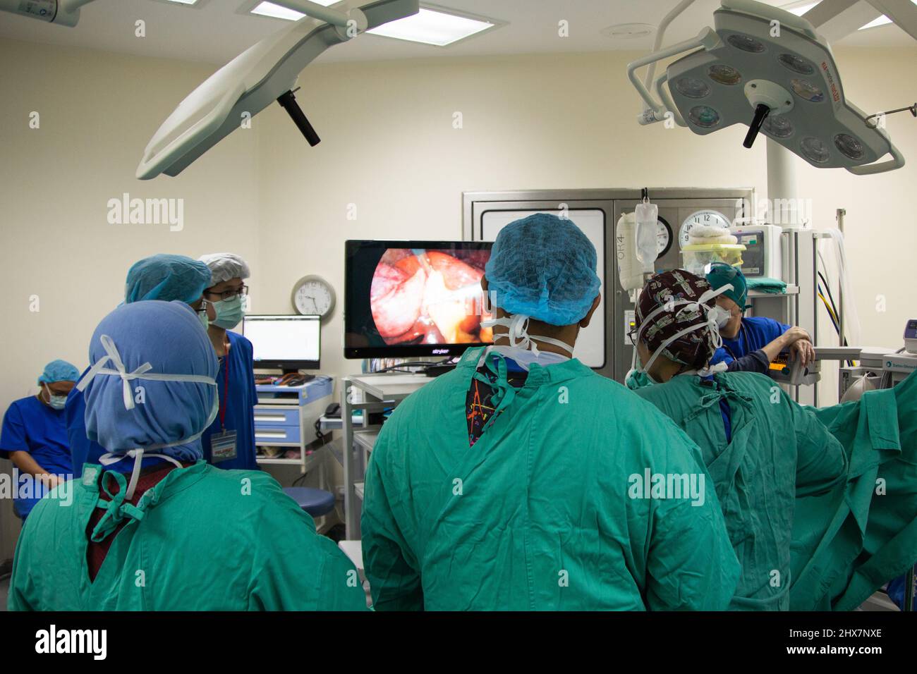 Surgeons wearing scrubs in a operating theater, performing laparoscopic