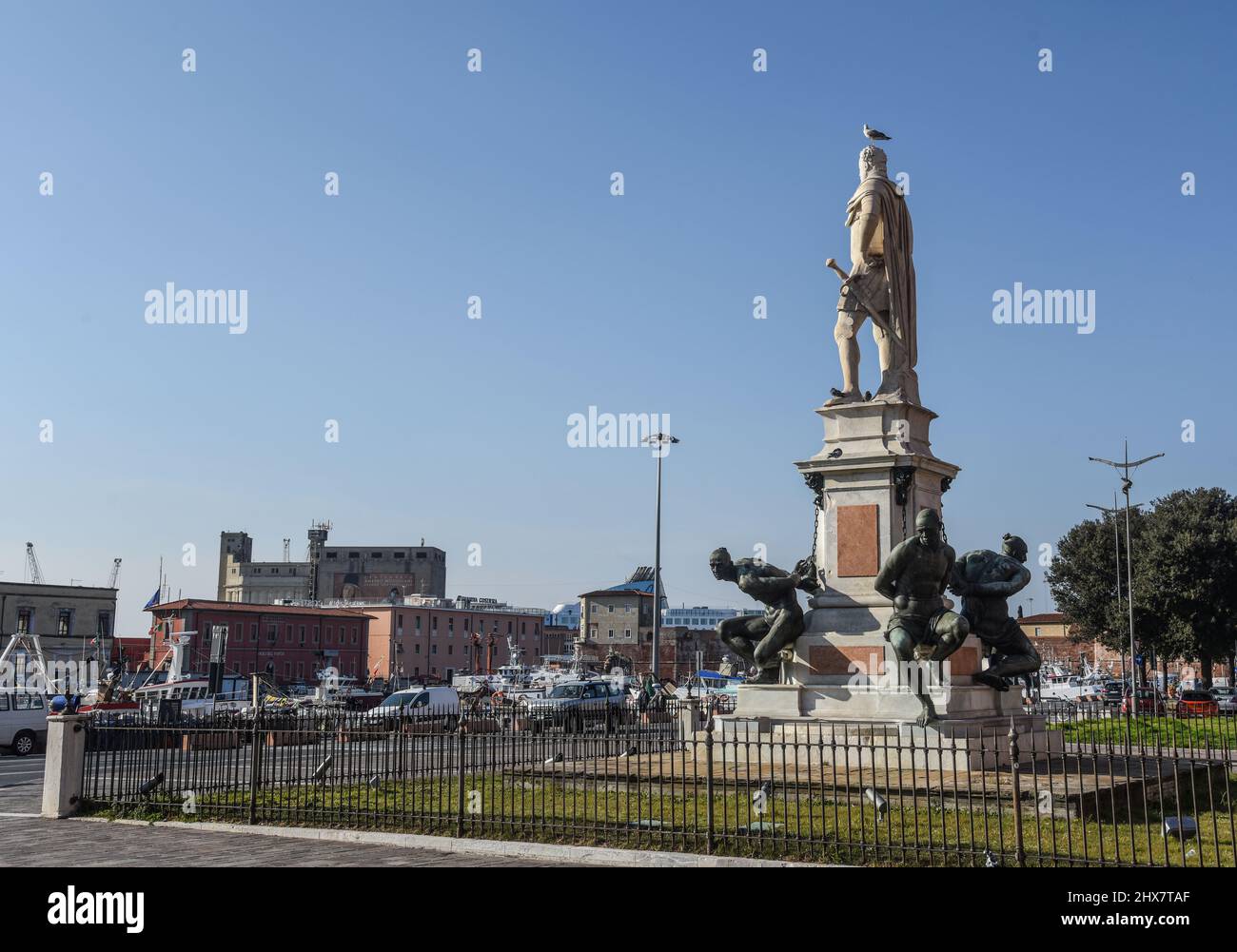 Monumento a Ferdinando 1° dei Medici con i 4 mori, vista posteriore Stock Photo