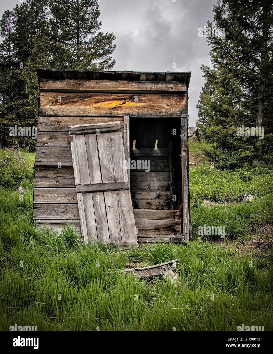 Toilet outside outdoor outhouse hi-res stock photography and images - Alamy