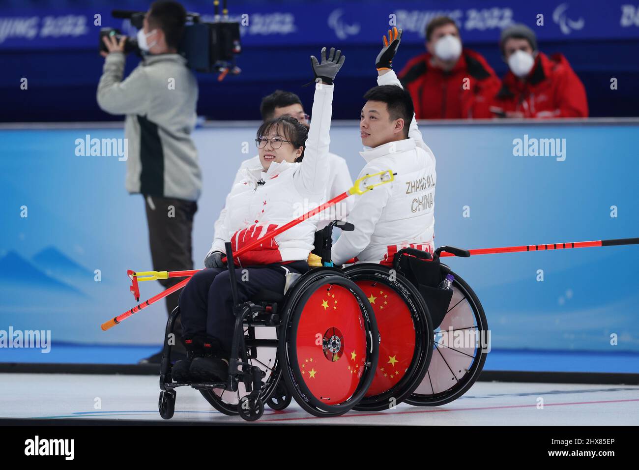 Beijing, China. 10th Mar, 2022. Yan Zhuo (L, front) and Zhang Mingliang ...