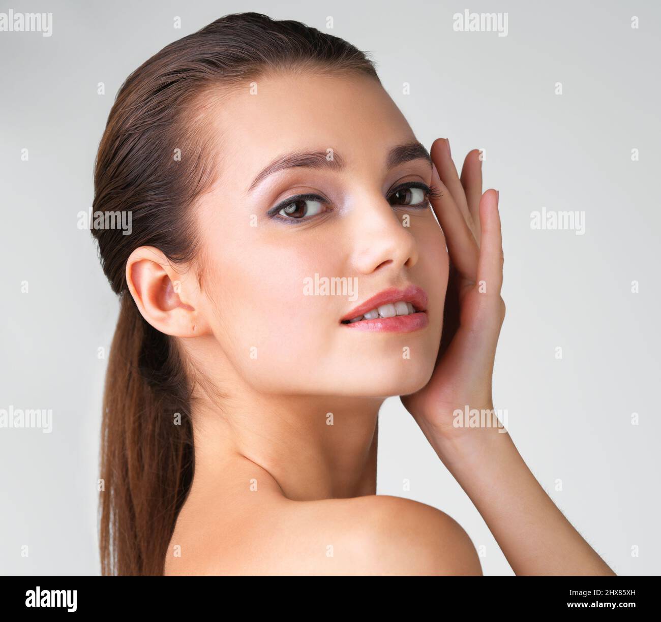 You have to flaunt with a face like this. Studio portrait of a ...