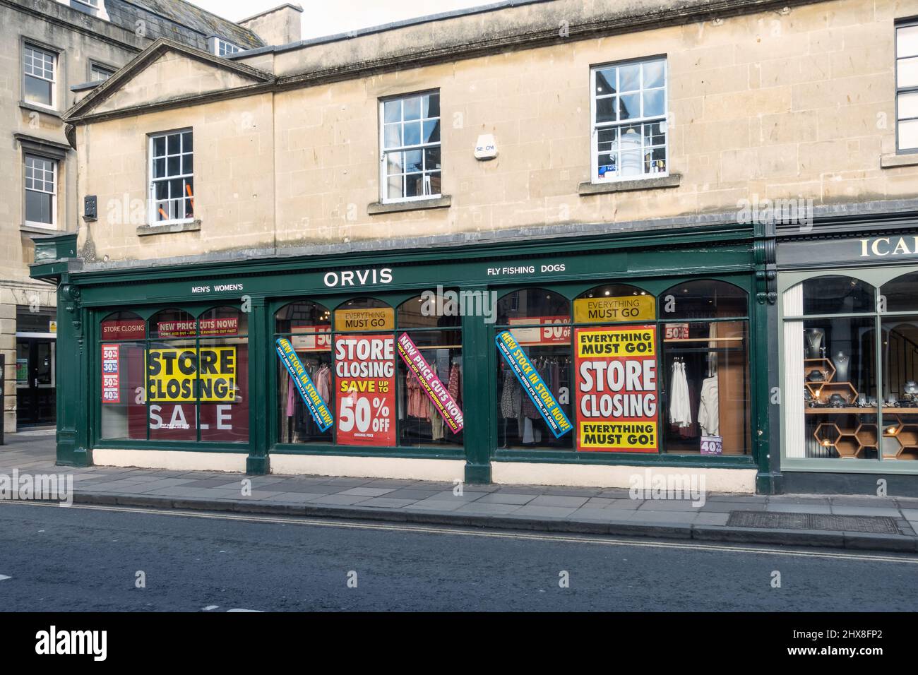 Orvis store in Bath closing down with 50% sale, 1 Pulteney Bridge, City of Bath, Somerset, England, UK Stock Photo