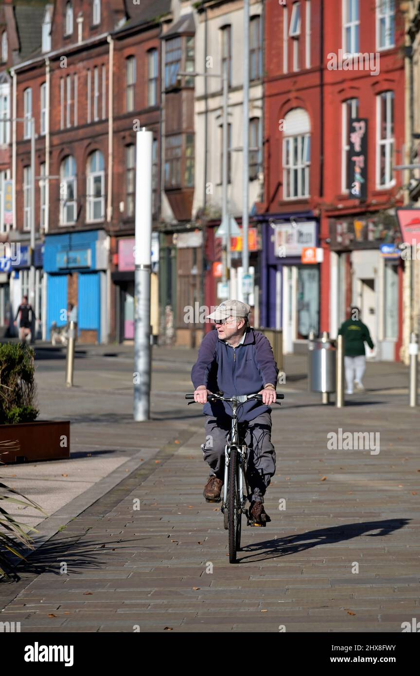 Feature on Port Talbot and Aberafan, asking how the town has survived the pandemic. Shops and empty buildings on Station Road, Port Talbot   Picture b Stock Photo