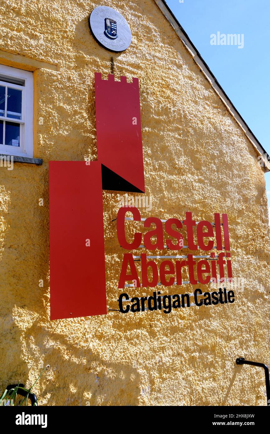 Stock Images of West Wales  190521   The tpwn of Cardigan in Ceredigion.  Cardigan Castle with the 1176 Cegin Cafe Deli    Picture by Richard Williams Stock Photo