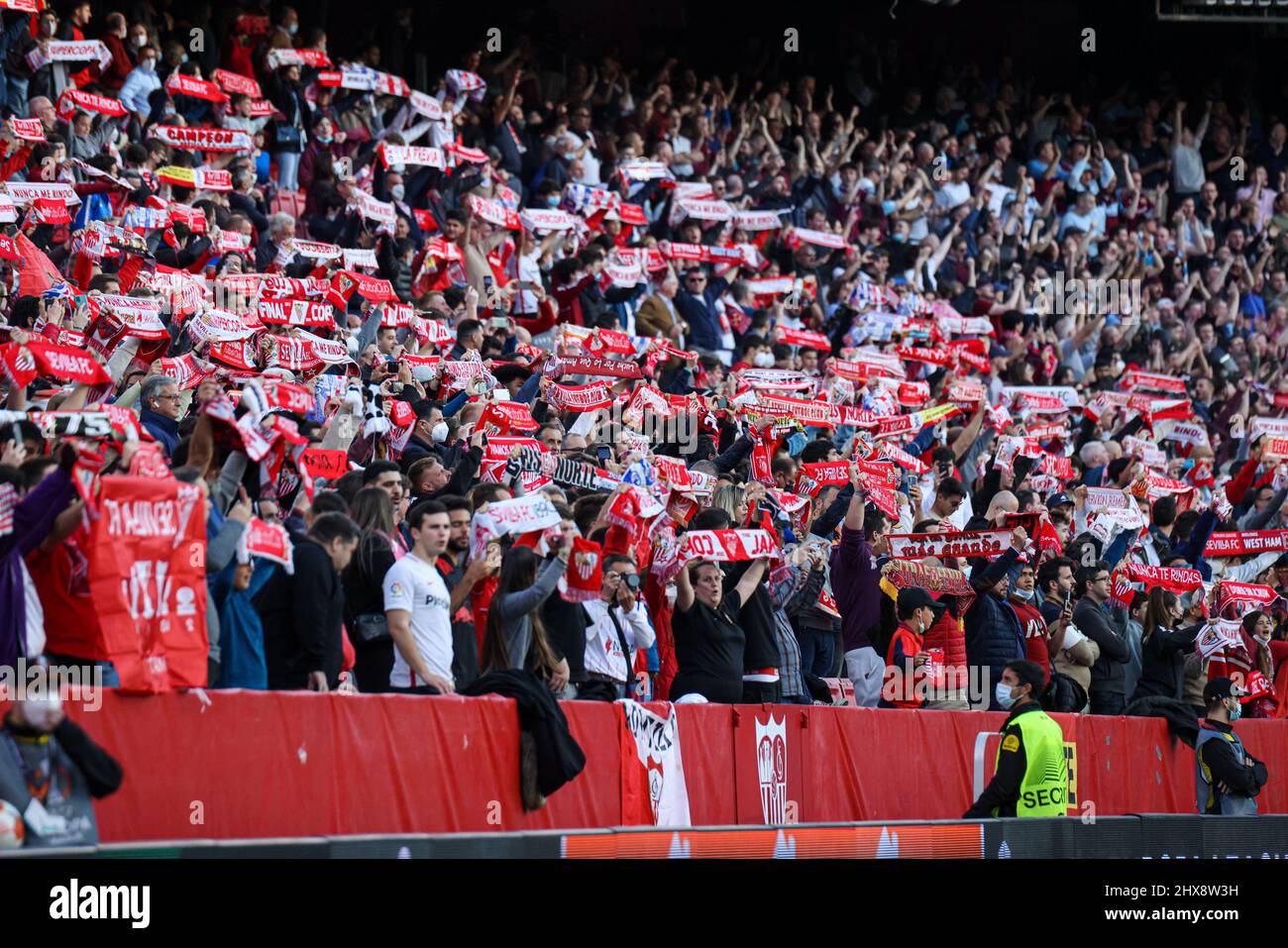SEVILLE, SPAIN - MARCH 10: fans of Sevilla during the UEFA Europa League match between Sevilla and West Ham United at Ramon Sanchez Pizjuan on March 10, 2022 in Seville, Spain (Photo by Dax Images/Orange Pictures) Stock Photo