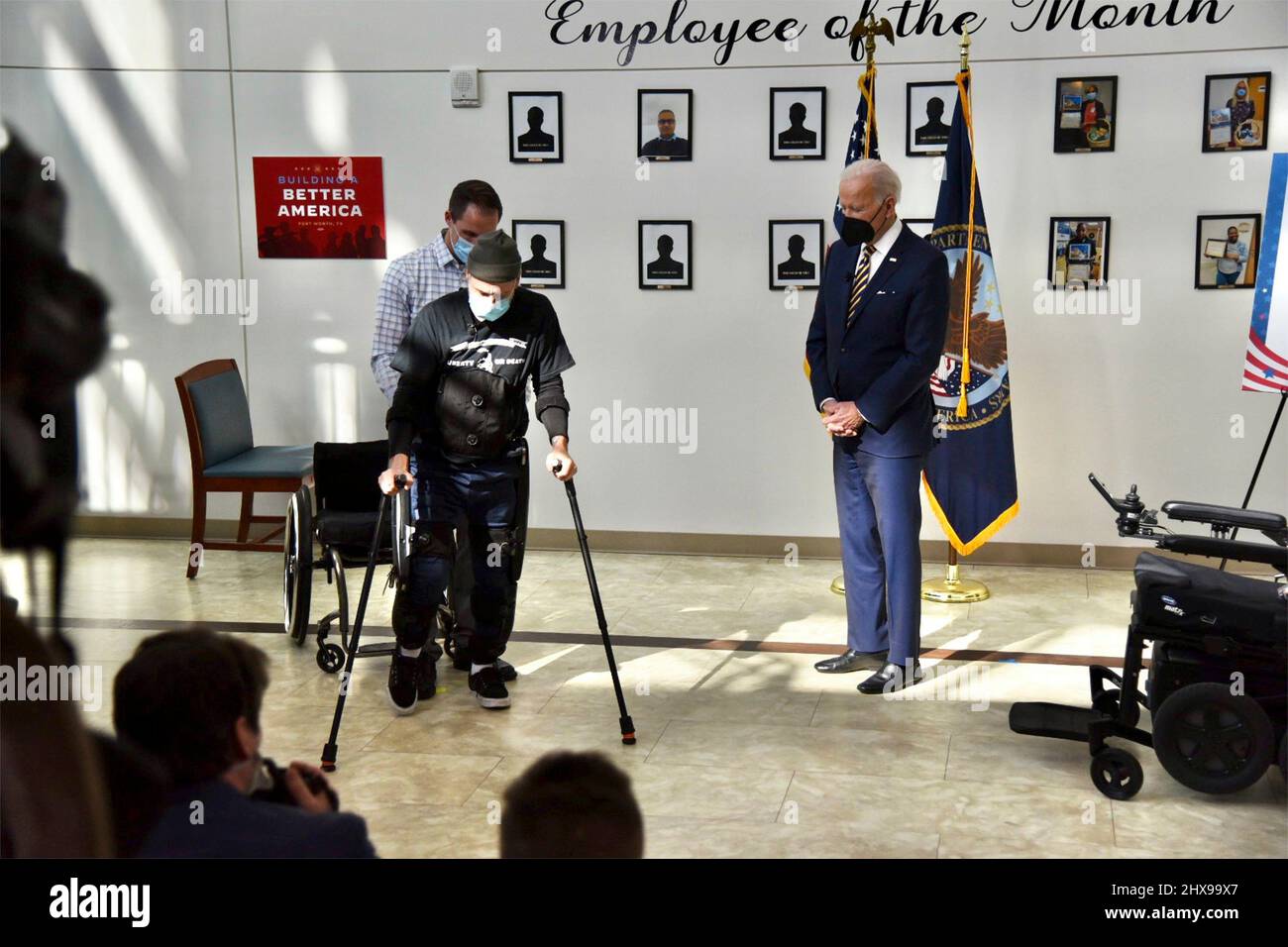 Fort Worth, United States of America. 08 March, 2022. U.S President Joe Biden watches Army Veteran John Caruso walk using an Exoskeleton system assisted by Spinal Cord Injury lead physical therapist Josh Geering, at the North Texas Ft. Worth Veterans Clinic, March 8, 2022 in Fort Worth, Texas. Credit: Veterans Affairs/Veterans Affairs/Alamy Live News Stock Photo