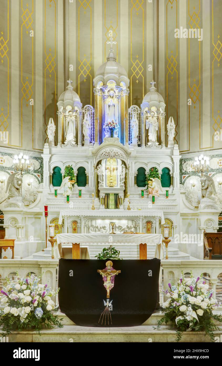 St Marys Catholic Church. Interior. Romanesque Revival architecture. Dayton, Ohio, USA. Stock Photo