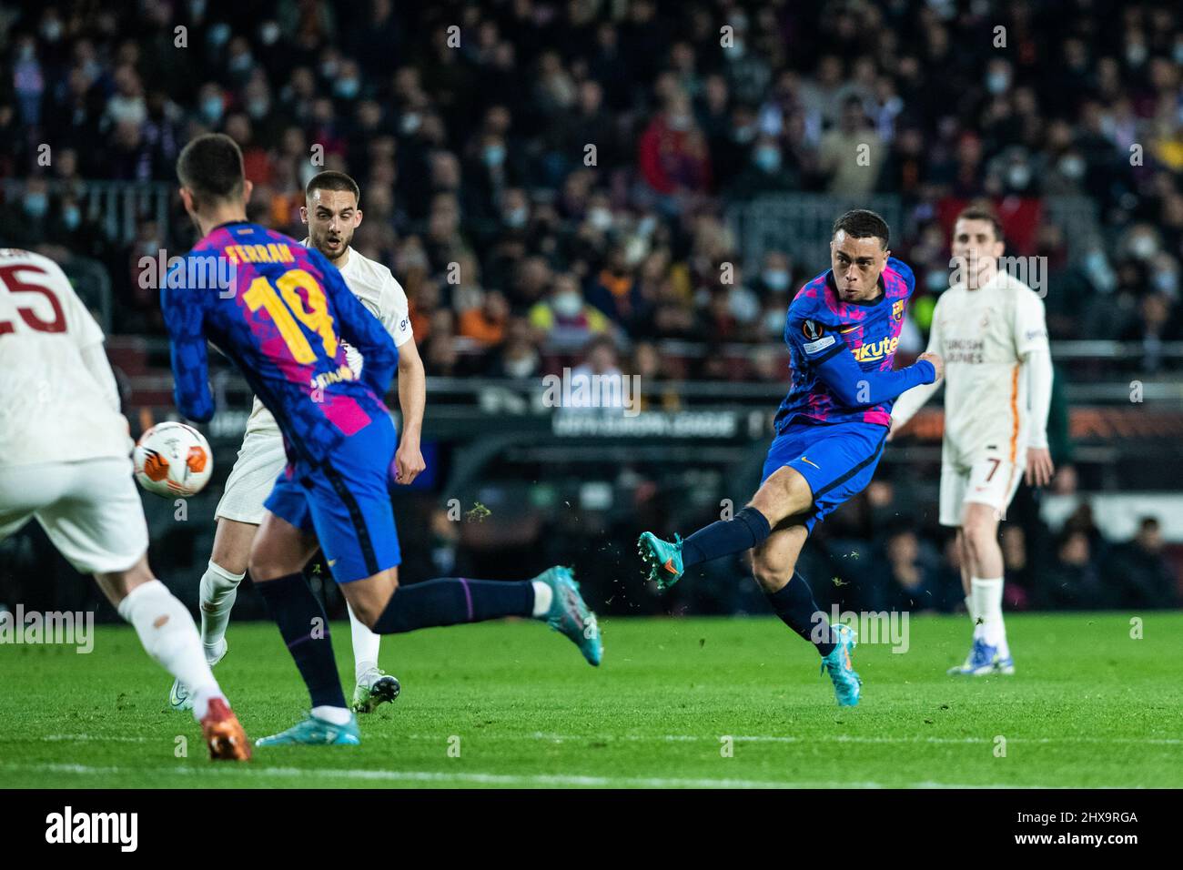 Barcelona, Spain. 10th Mar, 2022. 10th March 2022 ; Nou Camp, Barcelona, Spain: Europa league football, FC Barcelona versus Galatasaray; 2 Sergino Dest of FC Barcelona in shooting action Credit: Action Plus Sports Images/Alamy Live News Stock Photo