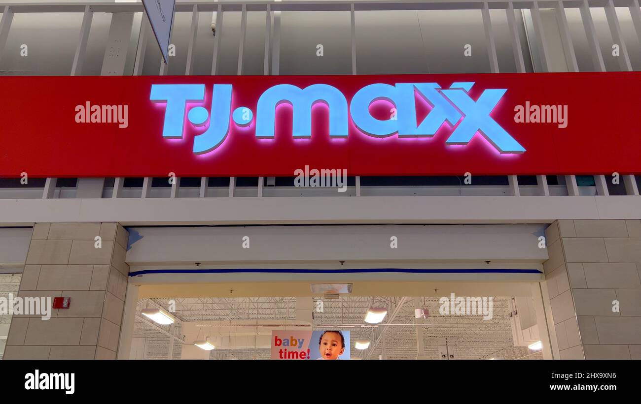 TJ Maxx store in Florida - FORT LAUDERDALE, UNITED STATES - FEBRUARY 20, 2022 Stock Photo