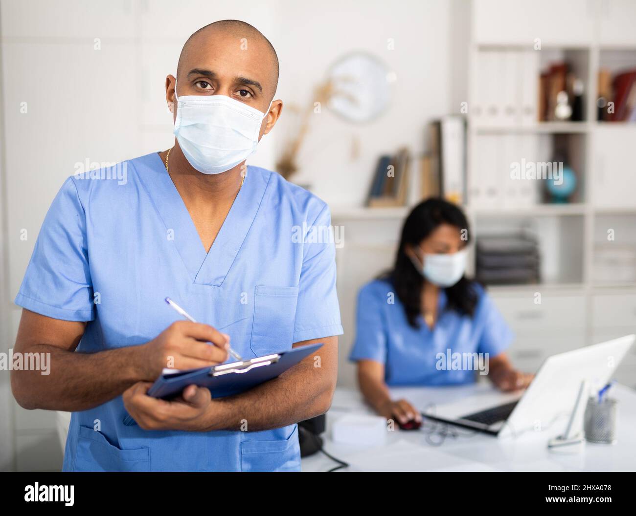 Office mask meeting arab hi-res stock photography and images - Alamy