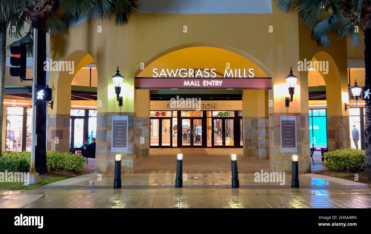 Sawgrass Mills Outlet Center in Fort Lauderdale - FORT LAUDERDALE, UNITED  STATES - FEBRUARY 20, 2022 Stock Photo - Alamy