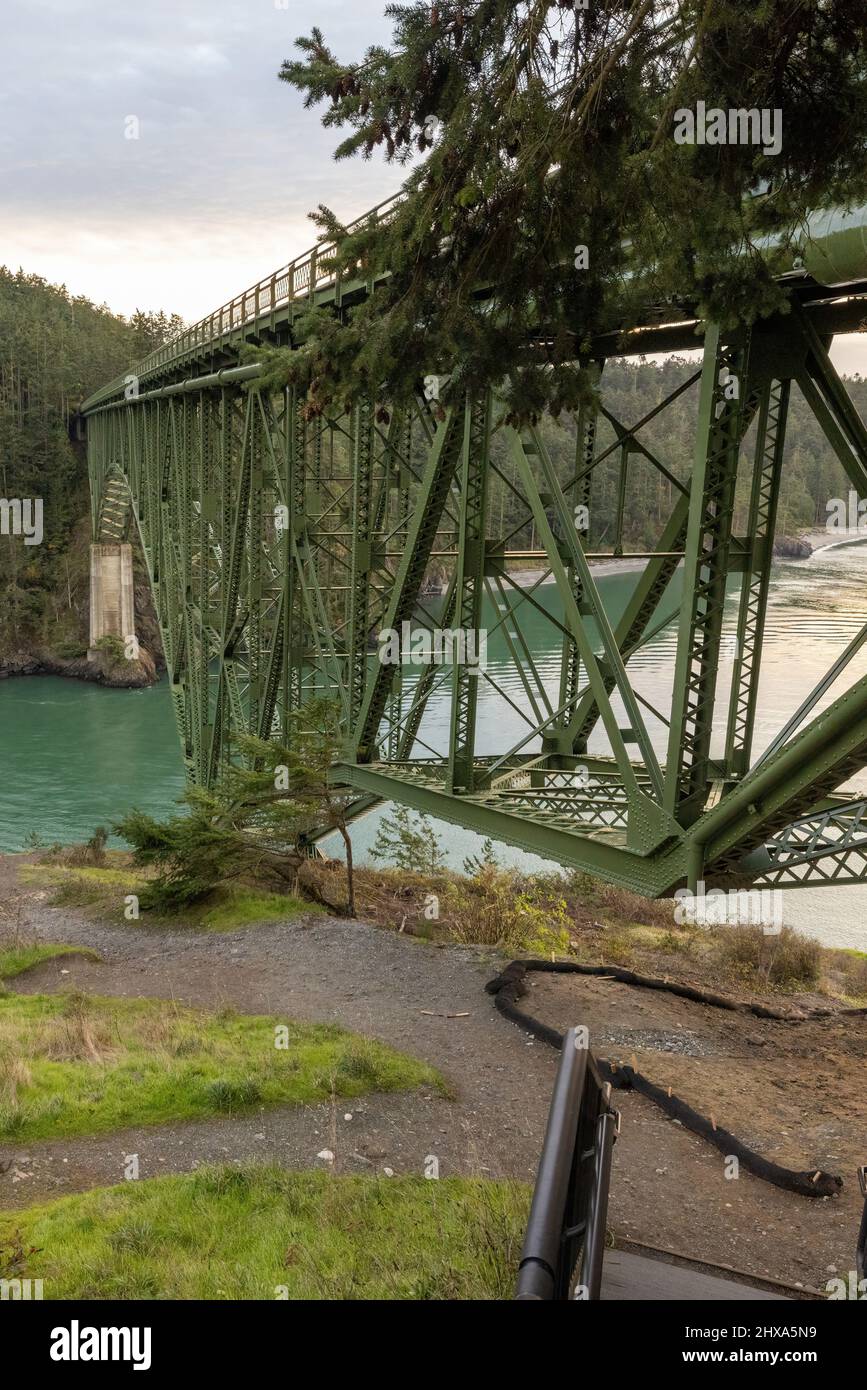 Highway bridge supports hi-res stock photography and images - Alamy