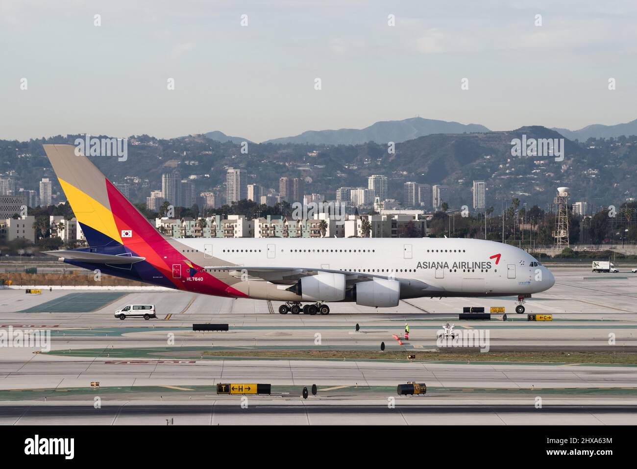 Asiana airlines a380 800 hi-res stock photography and images - Alamy