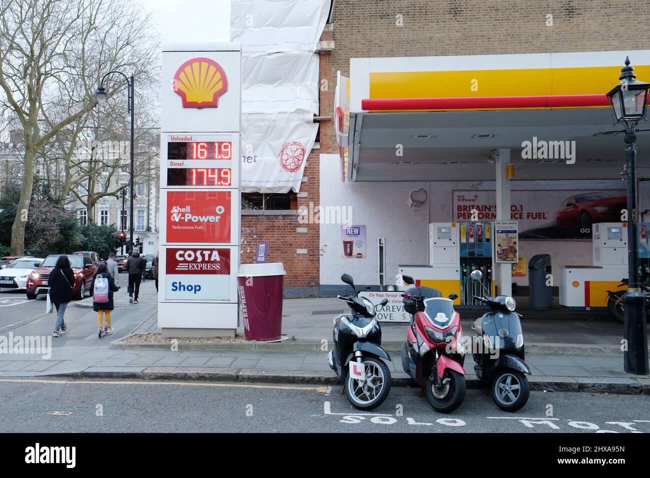 London, UK, 10th Mar, 2022. Fuel prices continue to rise as seen at a South Kensington petrol station. The Russian invasion of Ukraine drives up the price of crude oil, affecting motorists at petrol pumps and having a knock-on effect with the cost of goods in shops. Credit:Eleventh Hour Photography/ Alamy Live News Stock Photo