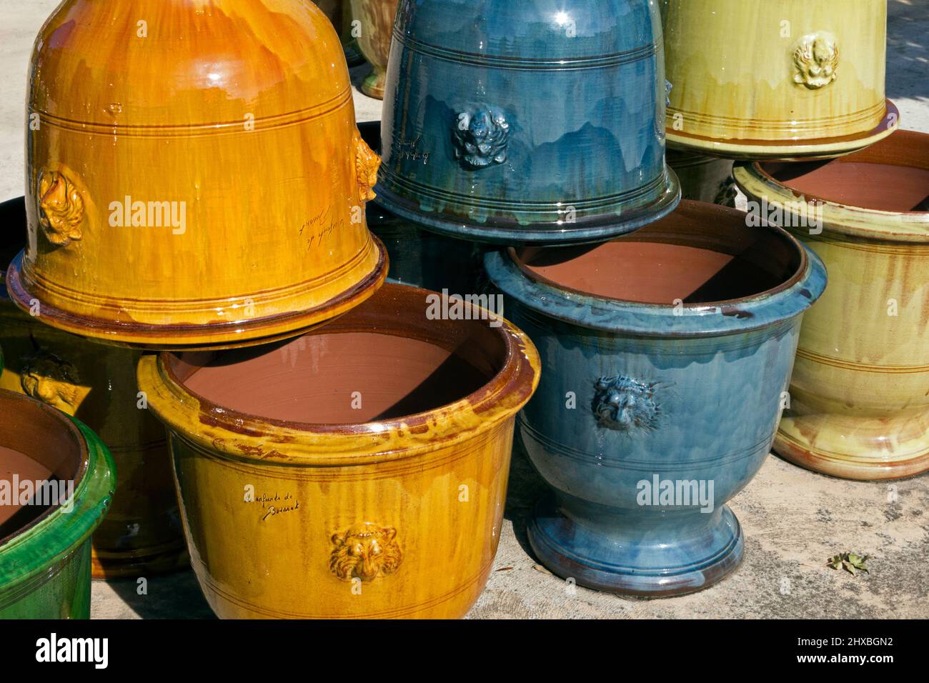 Showroom and sale of the glazed terracotta pottery factory, including the traditional Anduze Vase. The children of Boisset (since 1610). Anduze, Occitanie, France Stock Photo