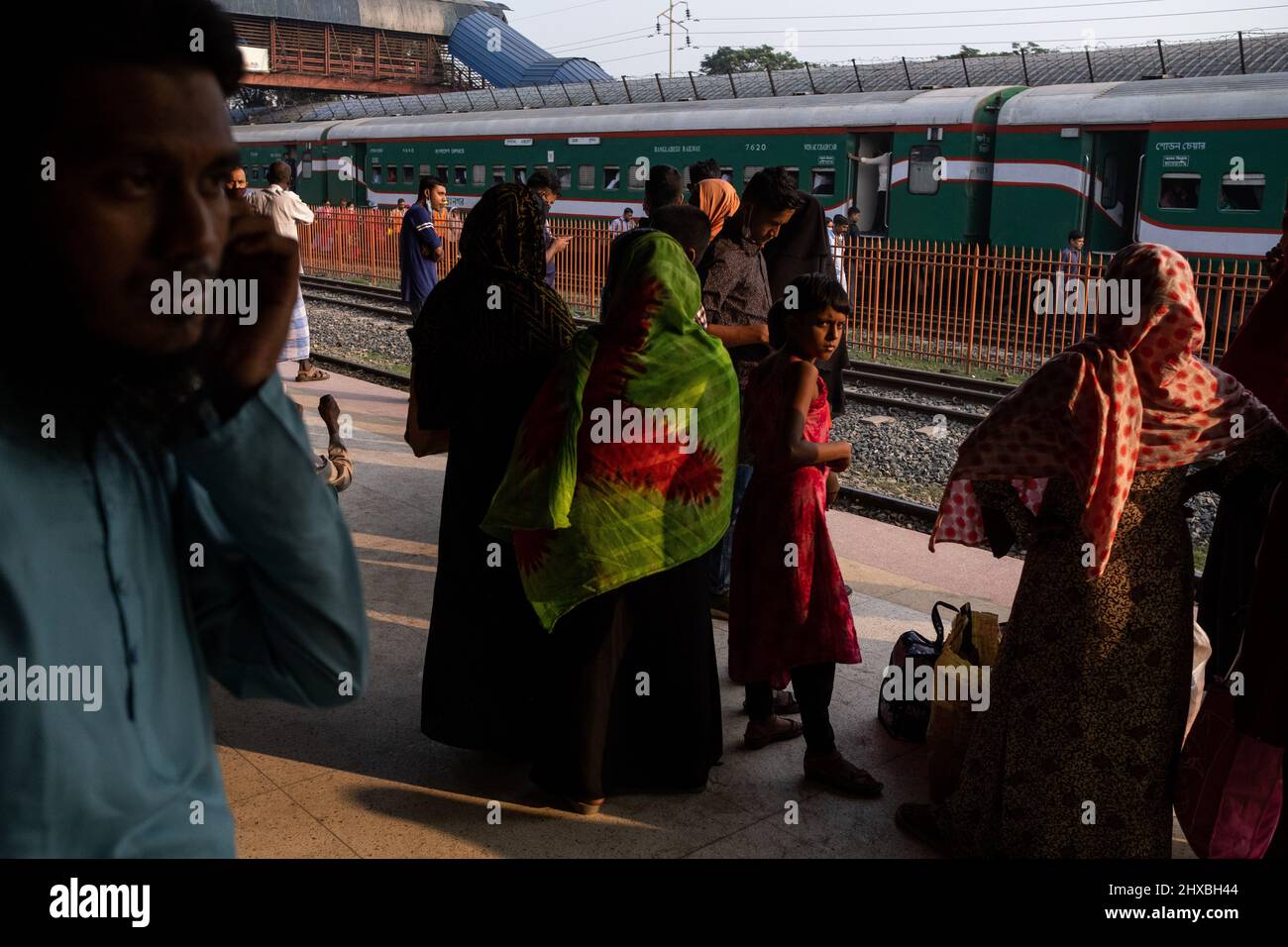 Bangladesh, Dhaka, 2021-10-25. Train journey through Bangladesh Bangladesh. Photograph by Martin Bertrand. Bangladesh, Dacca, le 2021-10-25. Voyage en Stock Photo