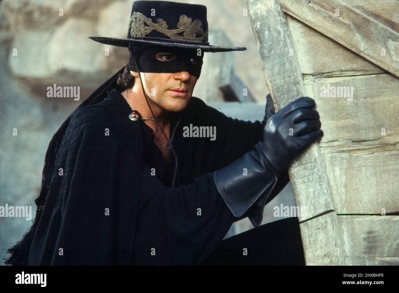 ANTONIO BANDERAS in THE MASK OF ZORRO (1998), directed by MARTIN CAMPBELL.  Credit: AMBLIN ENTERTAINMENT / Album Stock Photo - Alamy