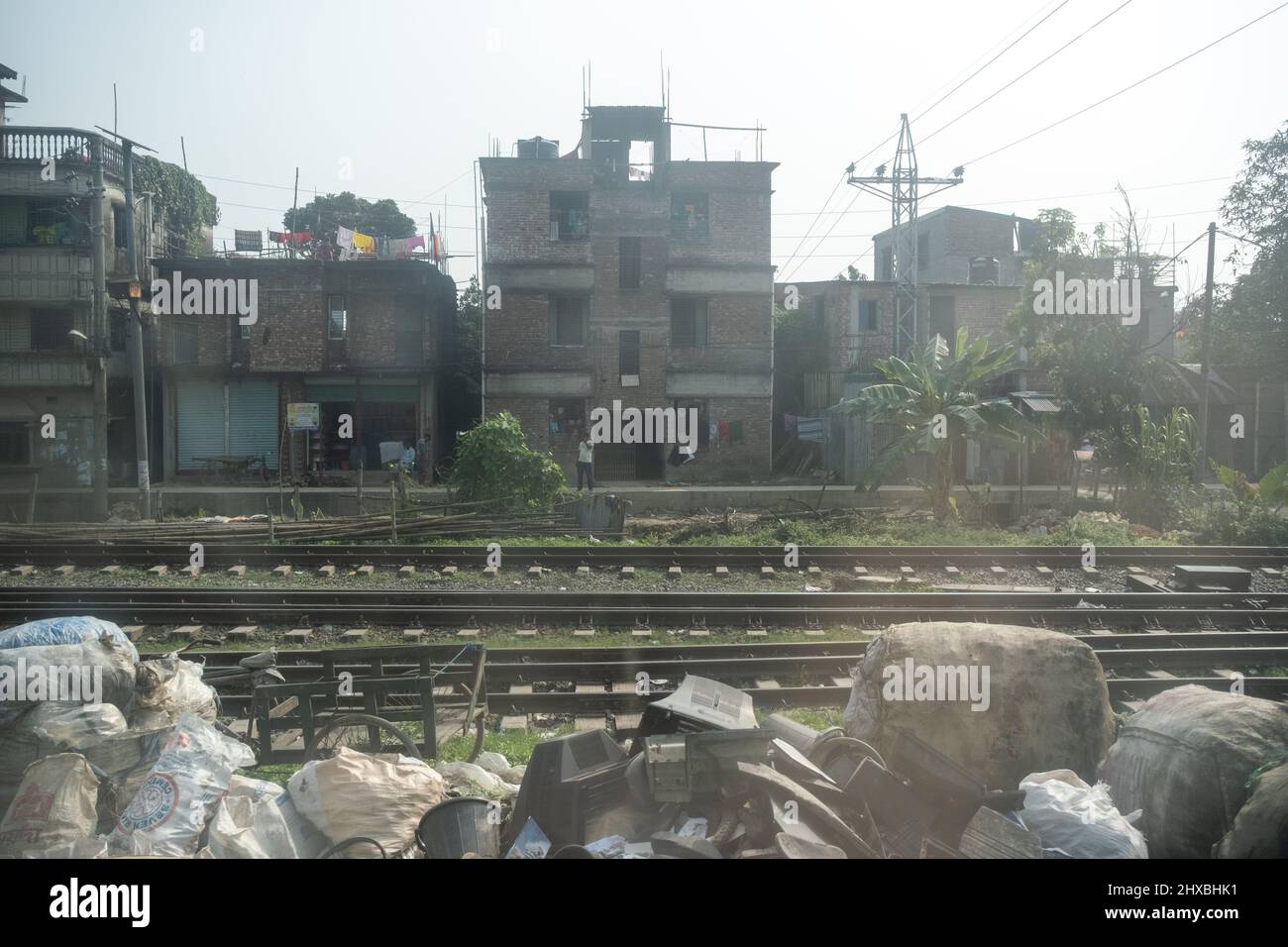 Bangladesh, Dhaka, 2021-10-25. Train journey through Bangladesh Bangladesh. Photograph by Martin Bertrand. Bangladesh, Dacca, le 2021-10-25. Voyage en Stock Photo