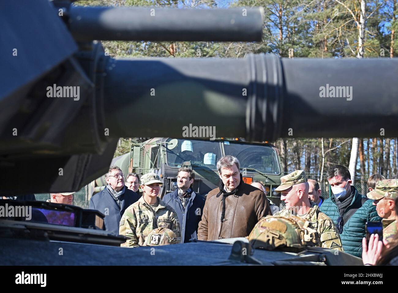 Grafenwoehr, Germany. 11th Mar, 2022. Markus SOEDER (Prime Minister of Bavaria and CSU Chairman) in conversation with US soldiers at a tank. Prime Minister Dr. Markus Soeder visits the US military training area Grafenwoehr, headquarters of the 7th Army Training Command on March 11th, 2022. Credit: dpa picture alliance/Alamy Live News Stock Photo
