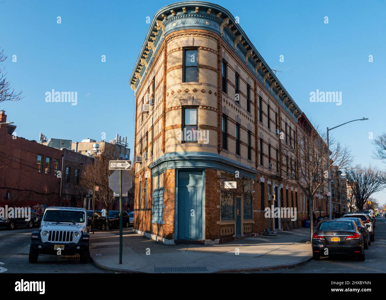 Astoria, Queens, USA - 27 February 2022: A small flatiron building on the corner of Newtown Rd and 41st in Astoria Queens. Stock Photo
