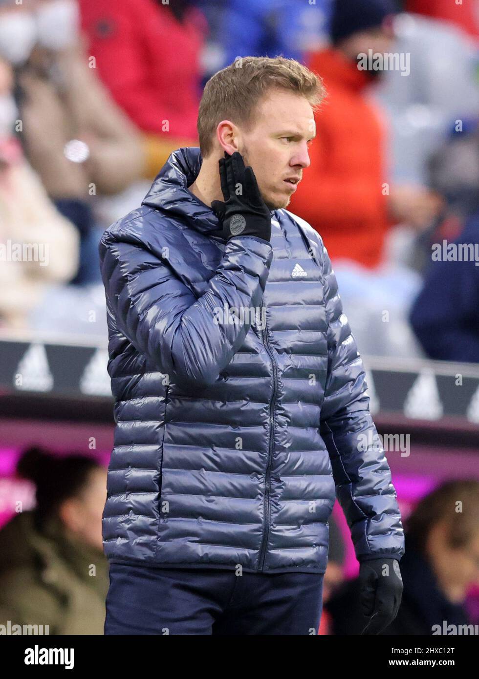 enttŠuscht  Coach Julian Nagelsmann of Bayern Muenchen  FC Bayern MŸnchen  Bayer Leverkusen  1. Fussball Bundesliga Saison 2021 / 2022 5.3.2022  © diebilderwelt / Alamy Stock Stock Photo