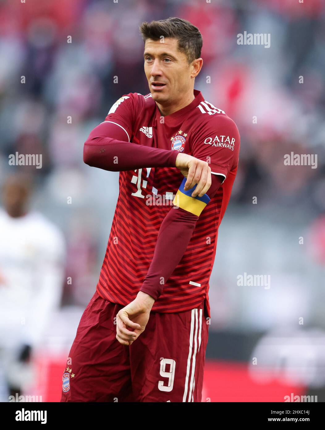 enttŠuscht  Robert Lewandowski of Bayern Muenchen  FC Bayern MŸnchen  Bayer Leverkusen  1. Fussball Bundesliga Saison 2021 / 2022 5.3.2022  © diebilderwelt / Alamy Stock Stock Photo