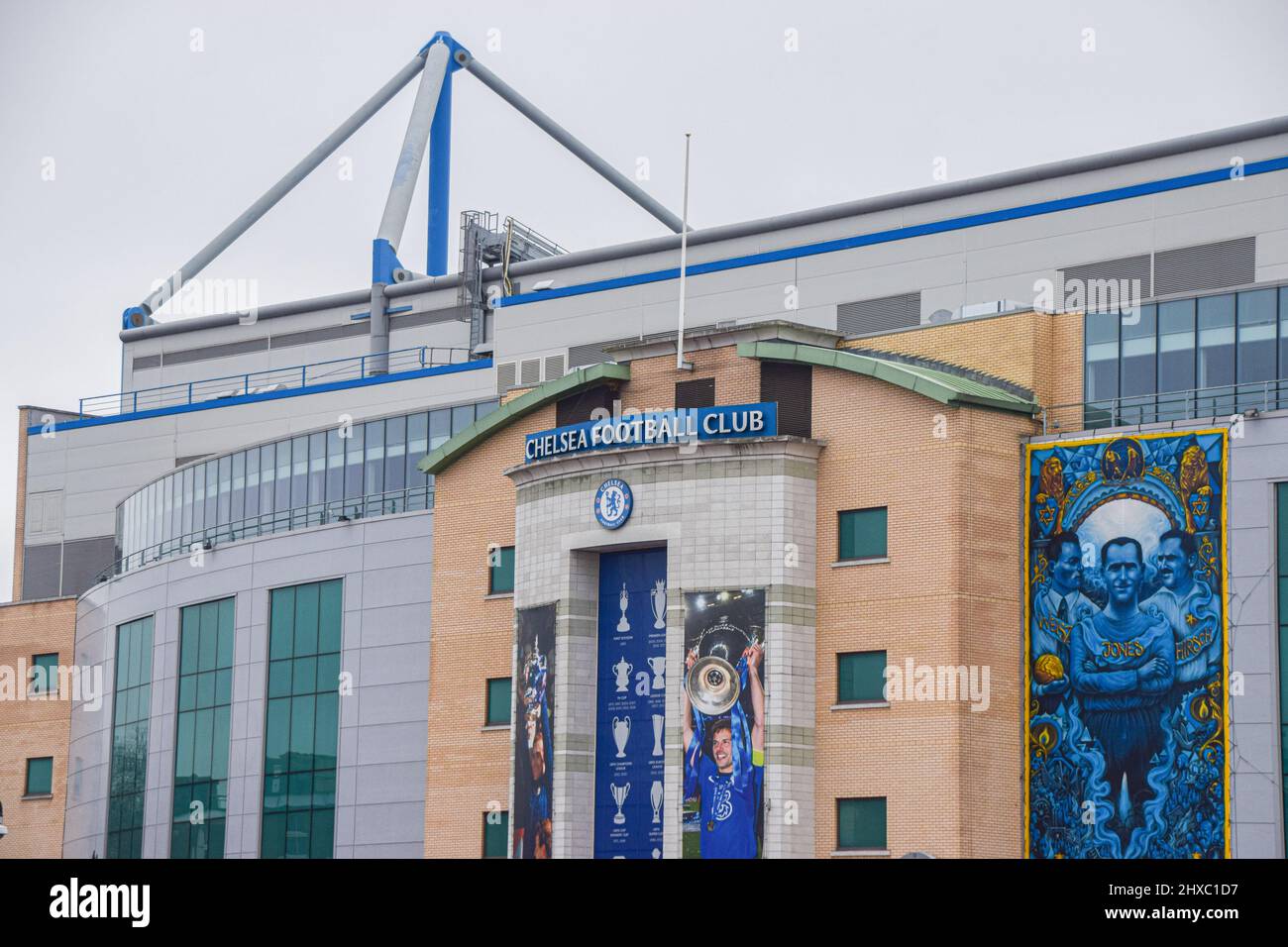 A general view of Stamford Bridge stadium, the home of Chelsea Football Club. Restrictions have been placed on the famous football club, including ticket and merchandise sales, as the UK Government imposes sanctions on the club owner, Roman Abramovich, due to his close association with Russian President Vladimir Putin. (Photo by Vuk Valcic / SOPA Images/Sipa USA) Stock Photo