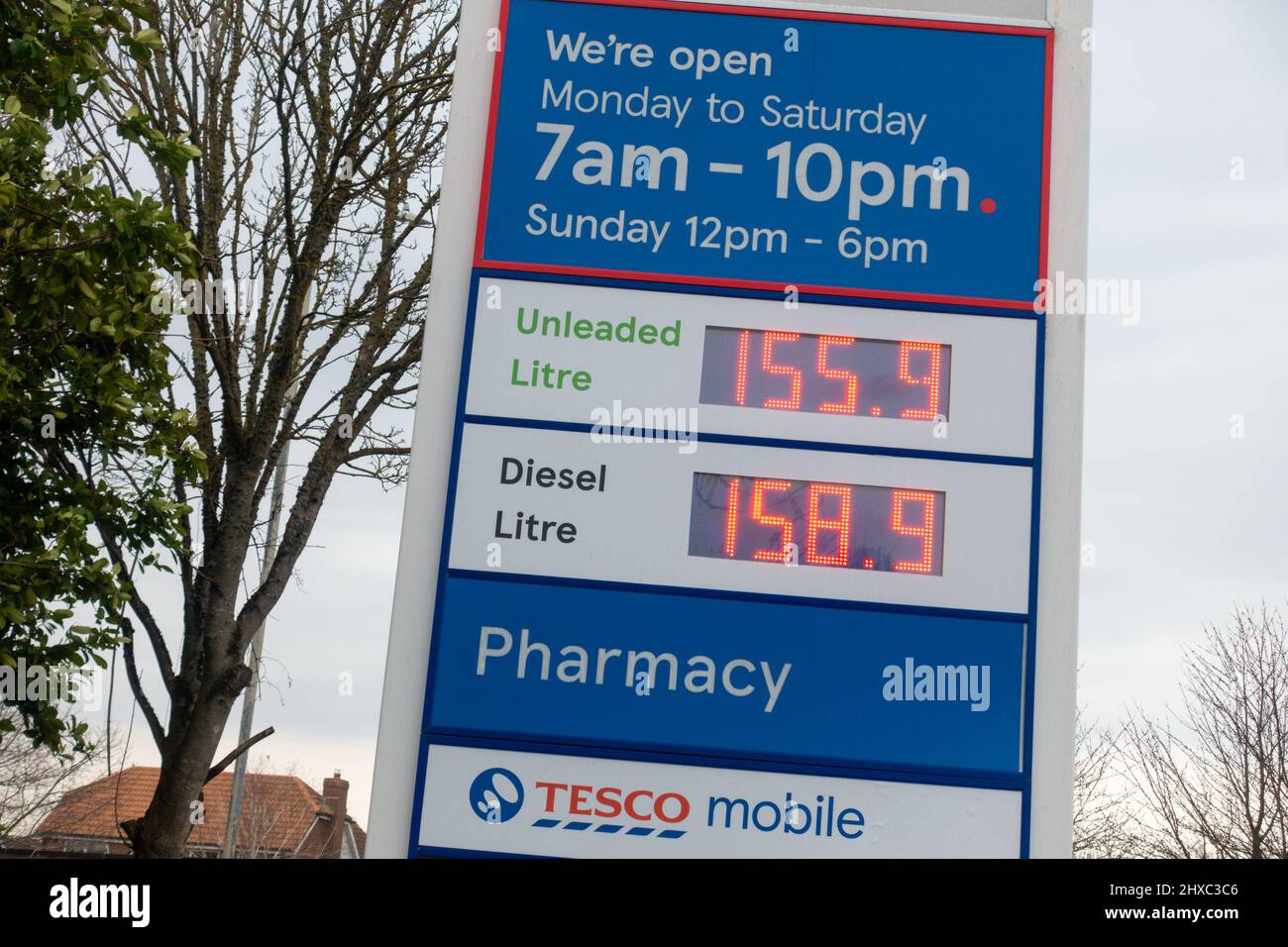 Ashford, Kent, UK. 11th Mar, 2022. Busy Tesco petrol station forecourt as this appears to be the