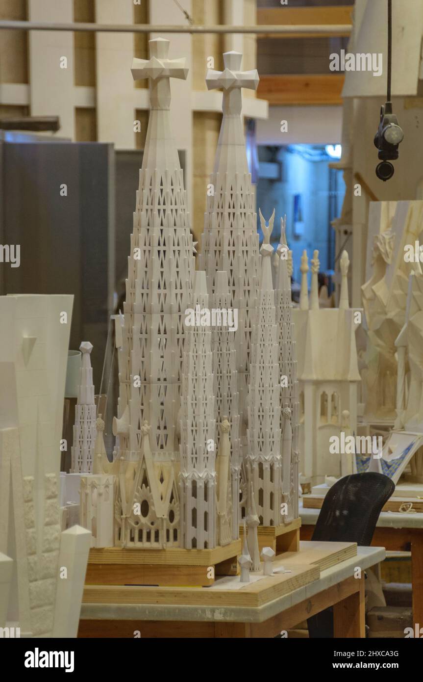 Interior of the model maker's workshop inside the Sagrada Familia with  various scale models (Barcelona, Catalonia, Spain) ESP: Taller de  maquetistas Stock Photo - Alamy