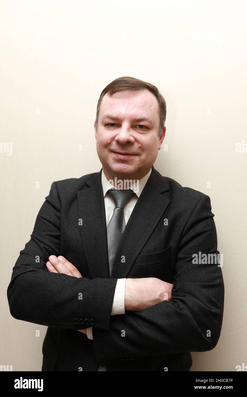 Portrait of man standing against the wall Stock Photo - Alamy
