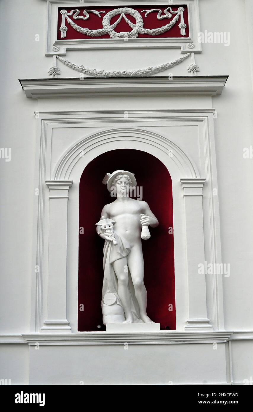 Statua situata sul lato destro del municipio di Odessa, Ucraina Stock Photo